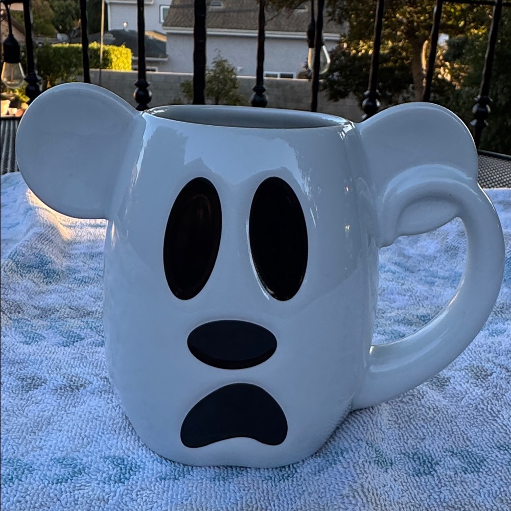 Disney Parks 2018 HTF Halloween Mickey Mouse Ghost "Boo To You" Coffee Mug. NWT